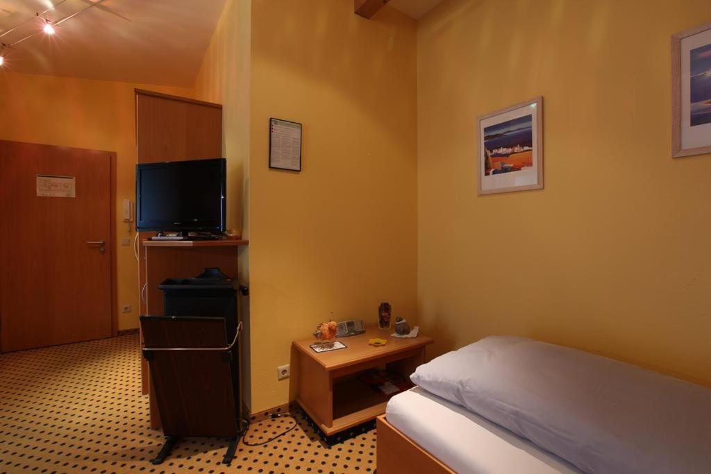 Au P'Tit Max - Studios Hotel Люксембург Екстер'єр фото